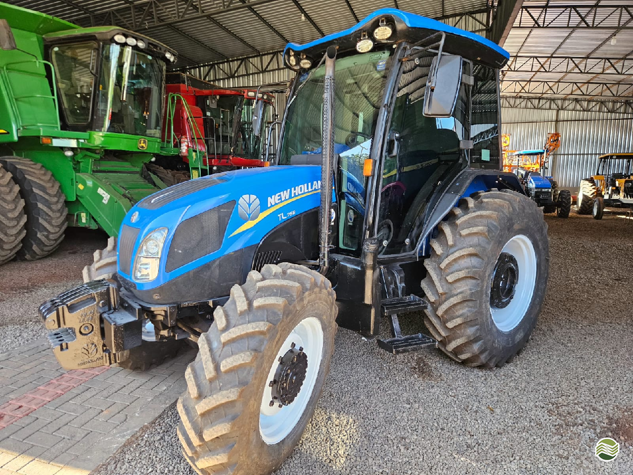 TRATOR NEW HOLLAND NEW TL 75 Tração 4x4 Pessette Máquinas Agrícolas CHOPINZINHO PARANÁ PR